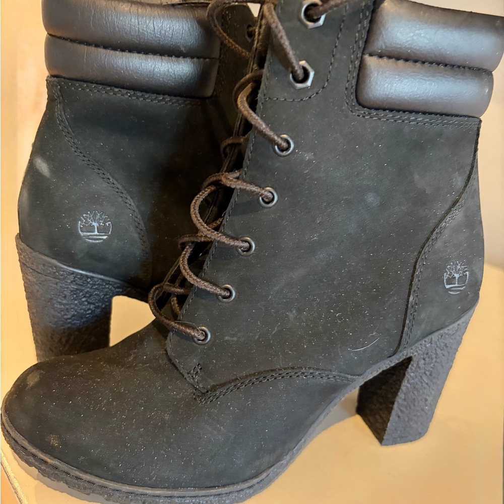 NWOT - Timberland Women’s leather.High Heel Boots Size 6.5!!